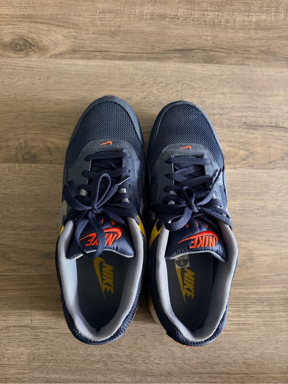 Nike Air Max IVO Women’s Size 9 Navy Blue Sneakers